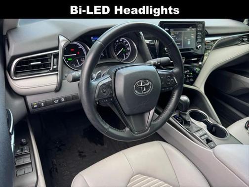 2022 Toyota Camry Hybrid SE