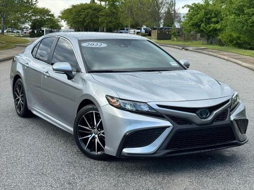2022 Toyota Camry Hybrid SE