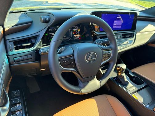 2025 Lexus ES 300h Base