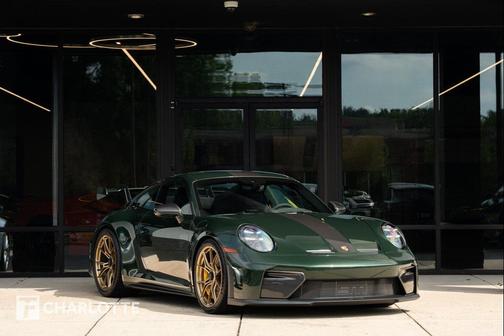Oak Green Metallic Neo 2026 Porsche 911 GT3