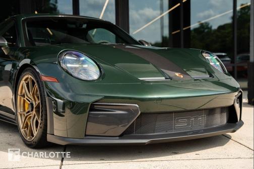Oak Green Metallic Neo 2026 Porsche 911 GT3