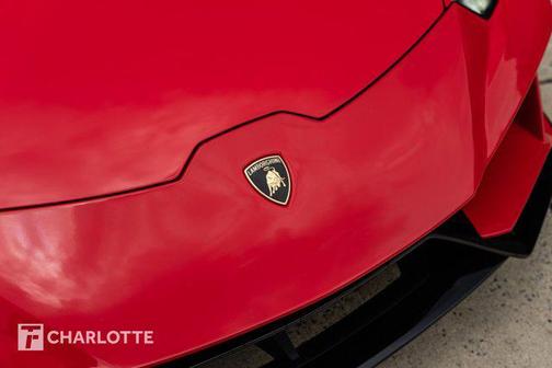 2020 Lamborghini Huracan EVO Base