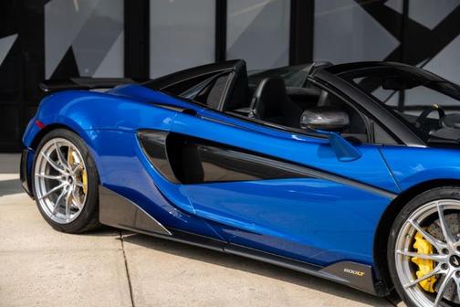Photo 3 of 40 of 2020 McLaren 600LT Spider
