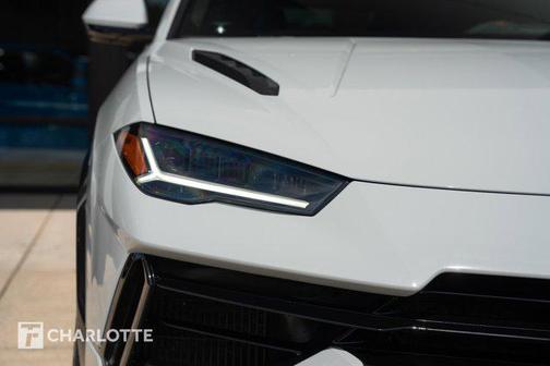 2023 Lamborghini Urus Performante