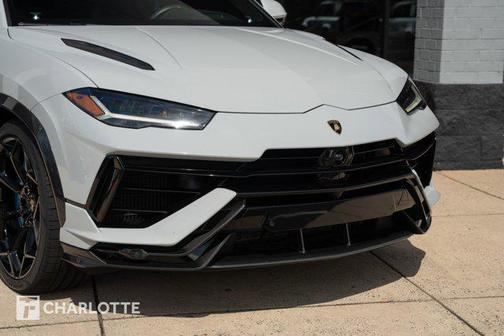 2023 Lamborghini Urus Performante
