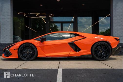Arancio Apodis Metallic 2024 Lamborghini Revuelto Base