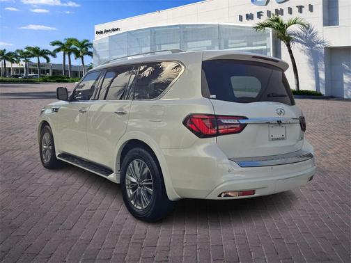 2023 INFINITI QX80 Luxe