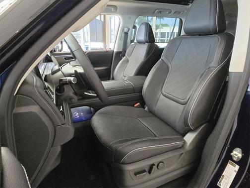 2025 INFINITI QX80 Luxe
