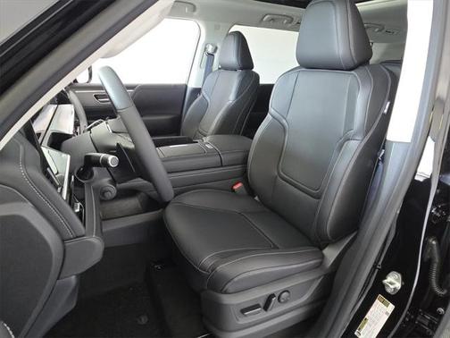 2025 INFINITI QX80 PURE