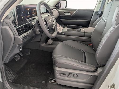2025 INFINITI QX80 PURE