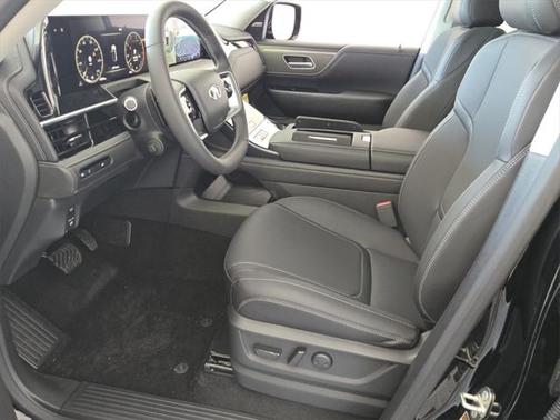 2025 INFINITI QX80 PURE