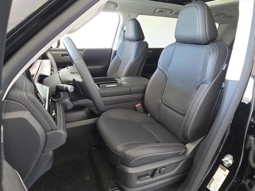 2025 INFINITI QX80 PURE