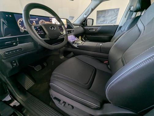 2025 INFINITI QX80 Luxe