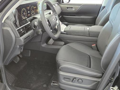 2025 INFINITI QX80 Luxe