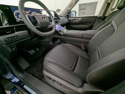 2025 INFINITI QX80 PURE