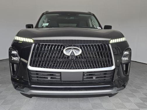 2025 INFINITI QX80 PURE