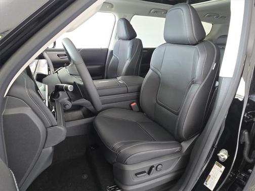 2025 INFINITI QX80 PURE