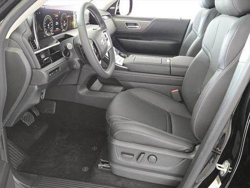 2025 INFINITI QX80 PURE