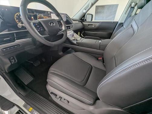 2025 INFINITI QX80 Luxe