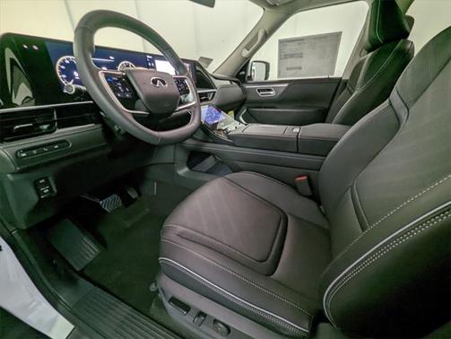 2025 INFINITI QX80 Luxe