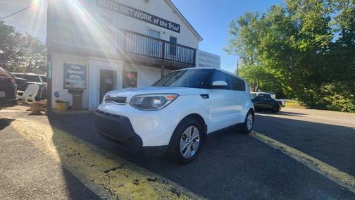 White 2014 Kia Soul Base