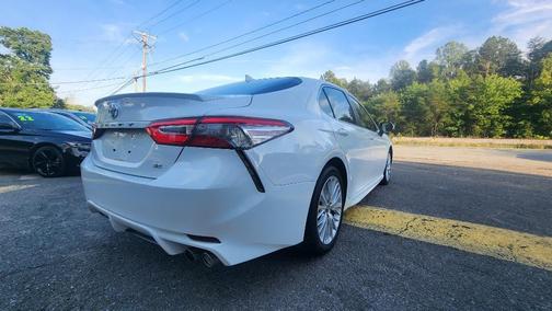 White 2019 Toyota Camry SE