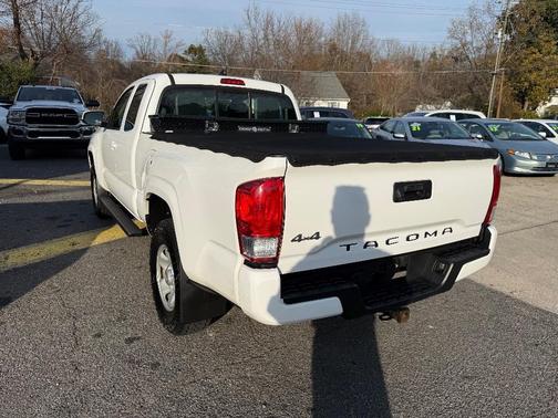 2017 Toyota Tacoma SR