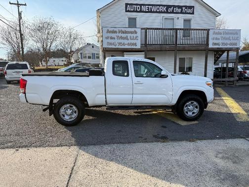 2017 Toyota Tacoma SR