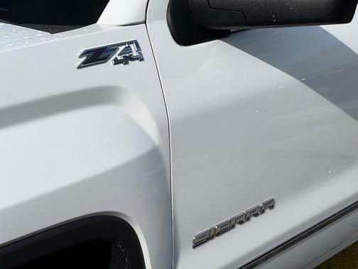 Photo 4 of 30 of 2018 GMC Sierra 1500 SLT