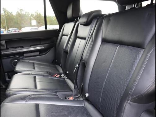 Photo 4 of 37 of 2019 Ford Expedition XLT