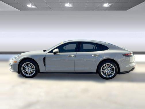 2022 Porsche Panamera 4