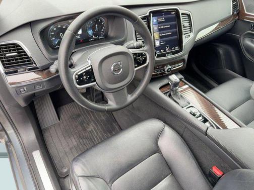 2017 Volvo XC90 T5 Momentum