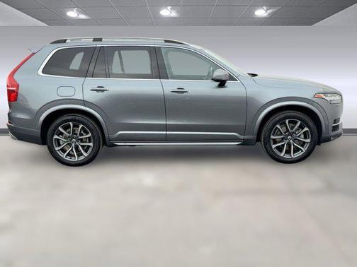 2017 Volvo XC90 T5 Momentum