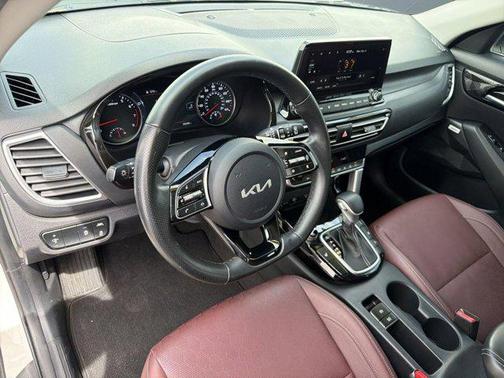 Snow White Pearl 2022 Kia Seltos SX Turbo