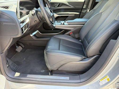Argent Silver Metallic 2024 Cadillac LYRIQ Luxury