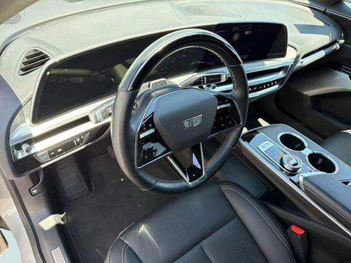 Argent Silver Metallic 2024 Cadillac LYRIQ Luxury