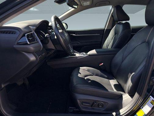 2020 Toyota Camry Hybrid XLE