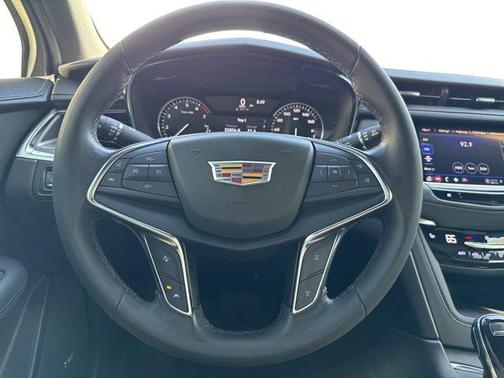 2022 Cadillac XT5 Luxury
