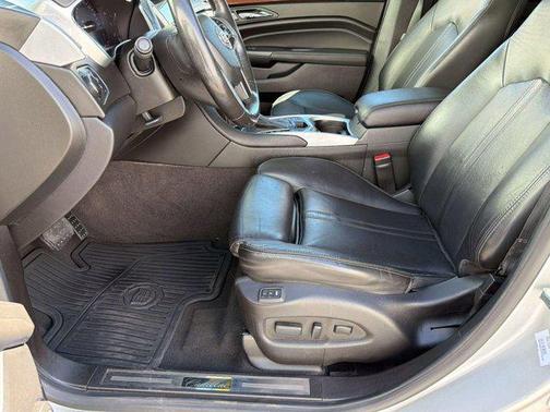 Radiant Silver Metallic 2016 Cadillac SRX Luxury Collection