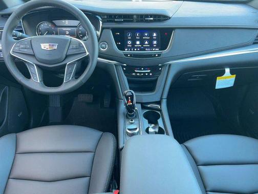 2025 Cadillac XT5 Luxury