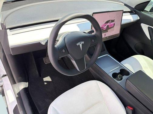 White 2022 Tesla Model Y Long Range Dual Motor All-Wheel Drive