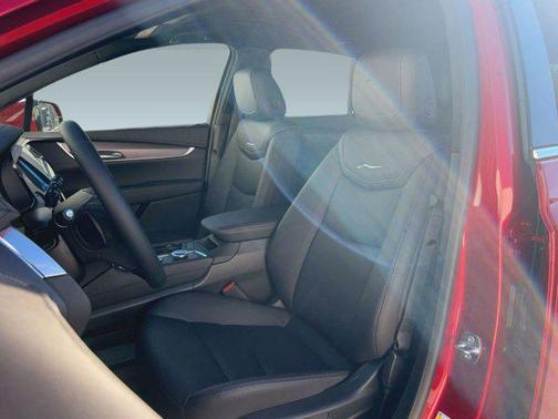 2025 Cadillac XT5 Luxury