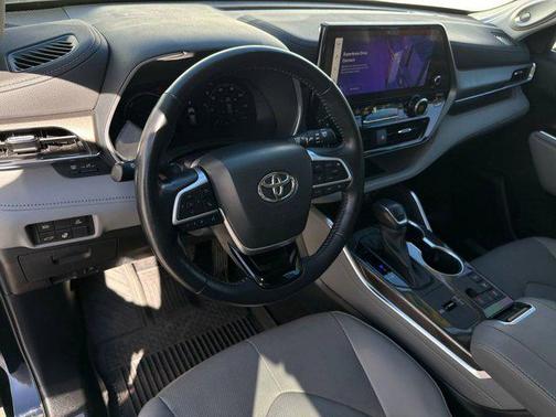 2023 Toyota Highlander Hybrid Limited