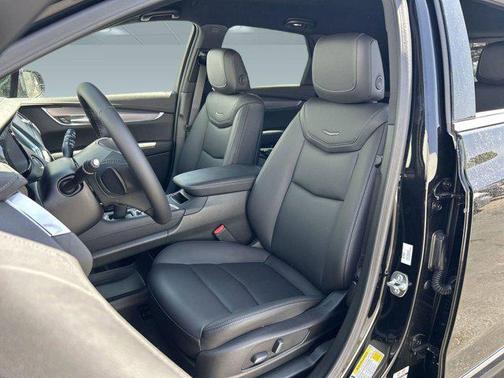 2025 Cadillac XT5 Luxury