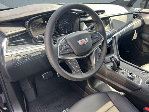 2025 Cadillac XT5 Sport