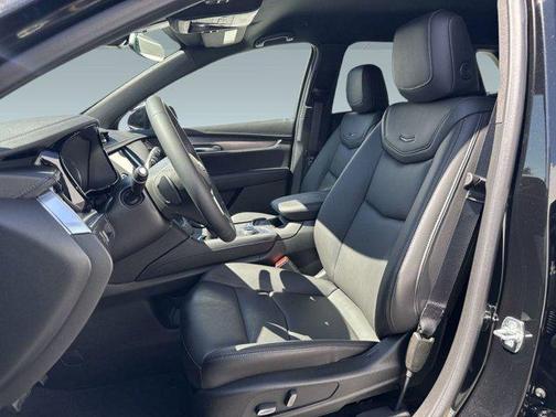 2025 Cadillac XT5 Luxury