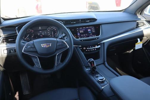 2025 Cadillac XT5 Luxury
