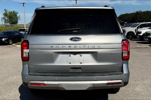 ICONIC SILVER METALLIC 2022 Ford Expedition XLT