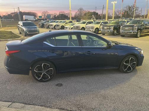 2024 Nissan Altima SR FWD