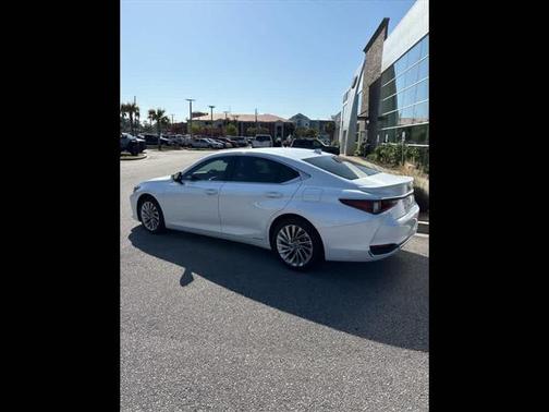 2021 Lexus ES 300h Ultra Luxury